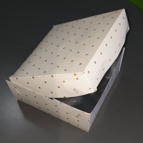 Печатена кутија со фолија за колачи