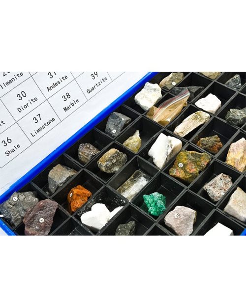 Х022 - Кутија со минерали
