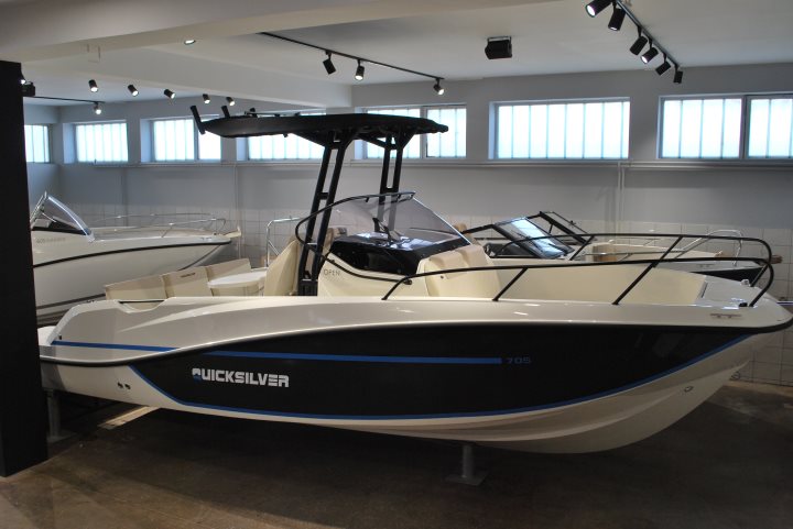 Quicksilver 705 Open