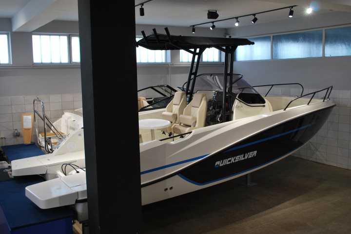 Quicksilver 705 Open