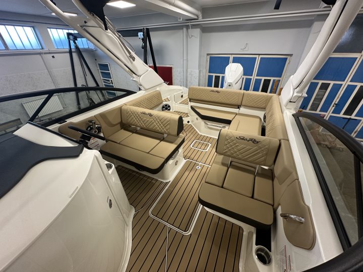 Sea Ray SDX 250 Outboard