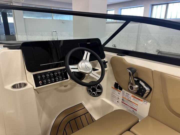 Sea Ray SDX 250 Outboard
