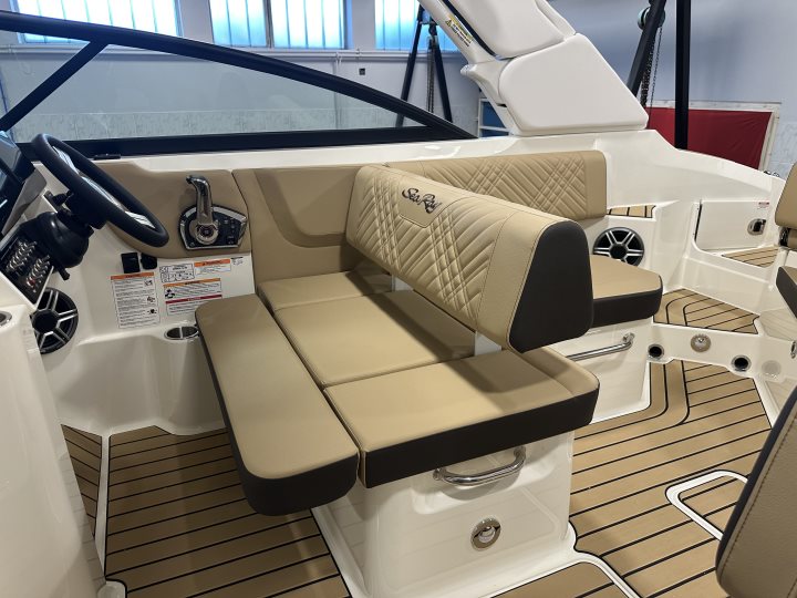 Sea Ray SDX 250 Outboard