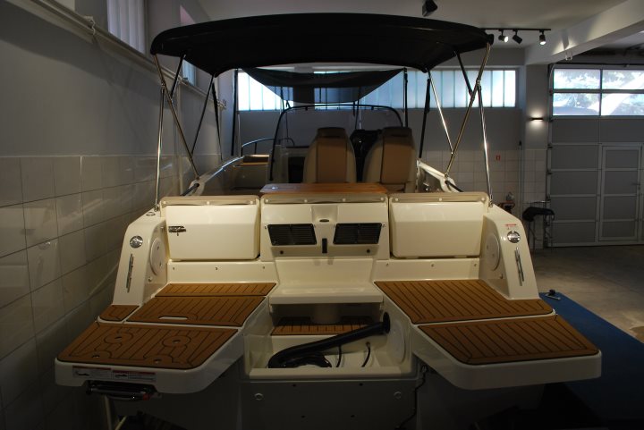 Quicksilver 755 Sundeck