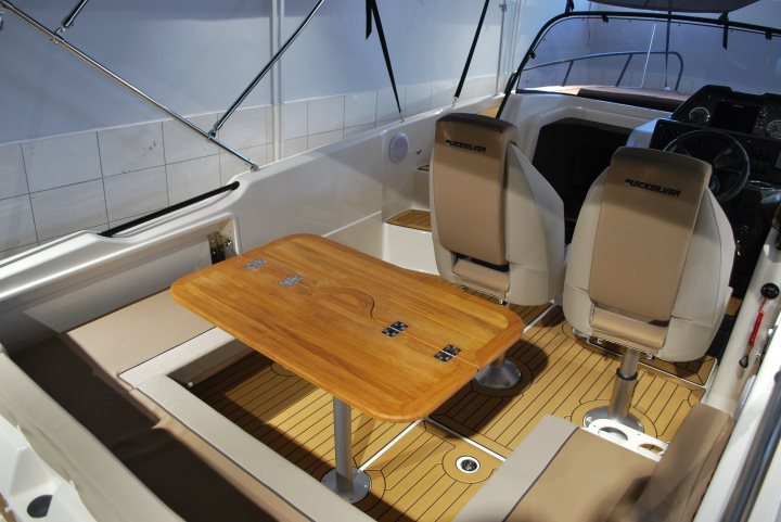 Quicksilver 755 Sundeck