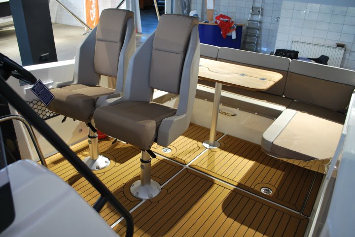 Quicksilver 755 Sundeck
