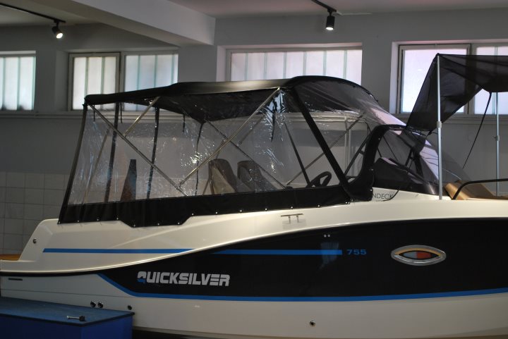 Quicksilver 755 Sundeck