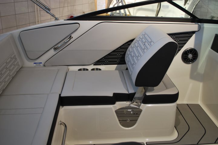 Sea Ray 190 SPX Outboard