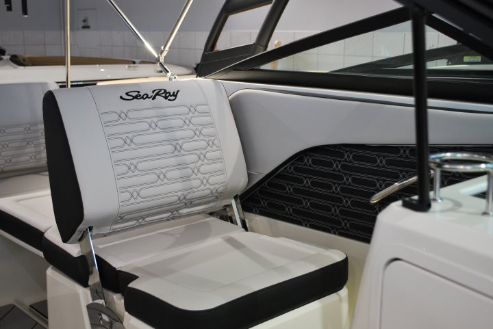 Sea Ray 210 SPX 2024