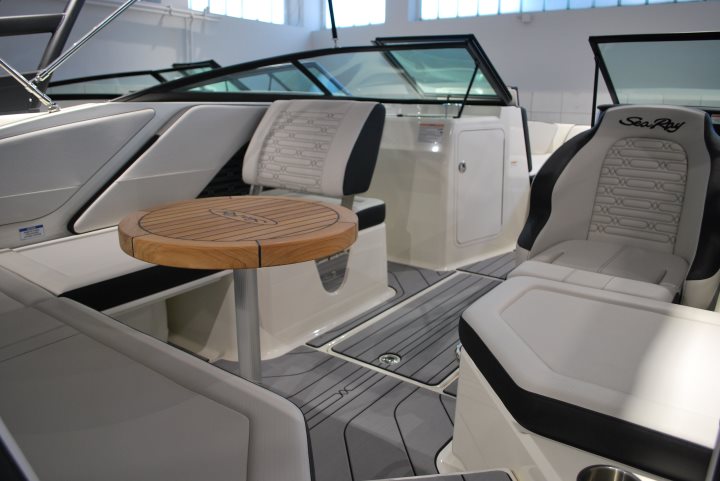 Sea Ray 210 SPX 2024