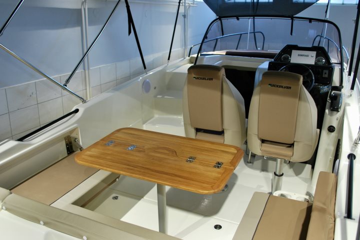 Quicksilver 755 Sundeck