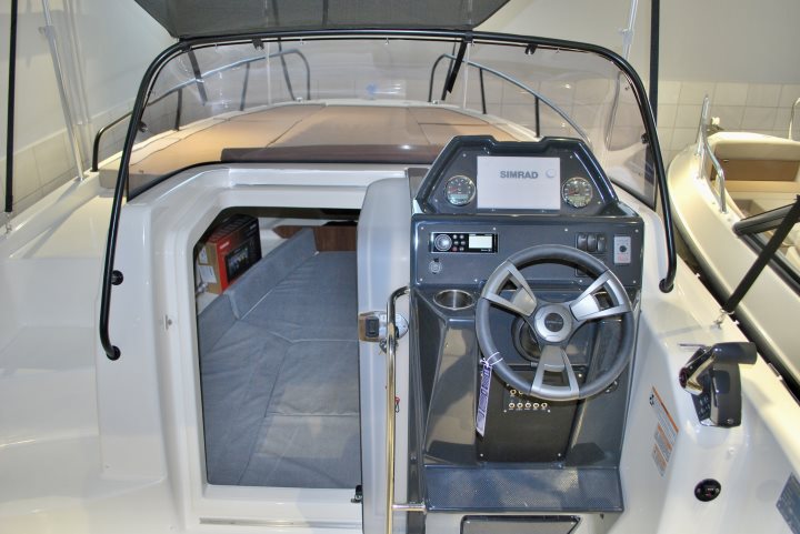 Quicksilver 755 Sundeck