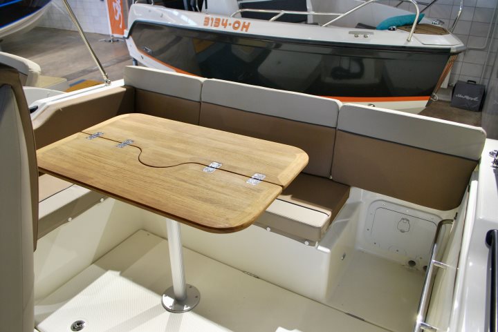 Quicksilver 755 Sundeck