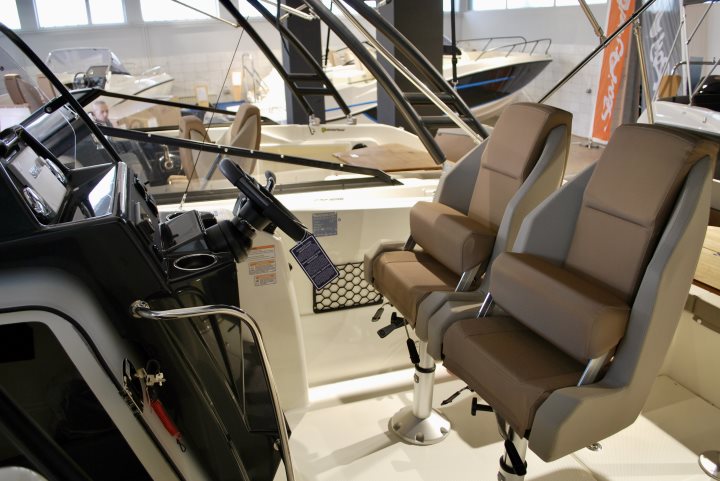 Quicksilver 755 Sundeck