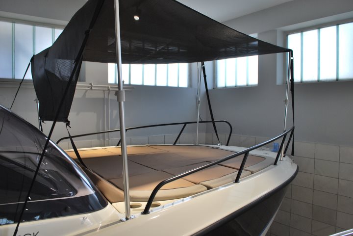 Quicksilver 755 Sundeck