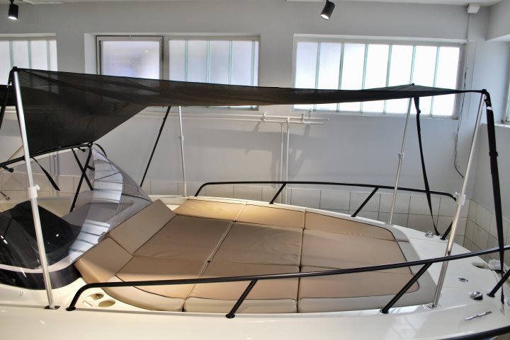 Quicksilver 755 Sundeck