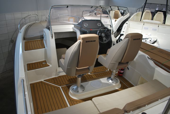 Quicksilver 605 Sundeck