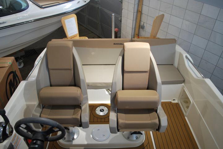 Quicksilver 605 Sundeck