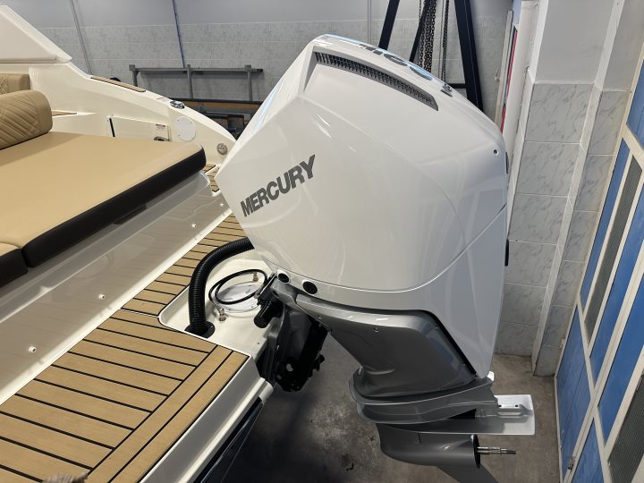 Sea Ray SDX 250 Outboard