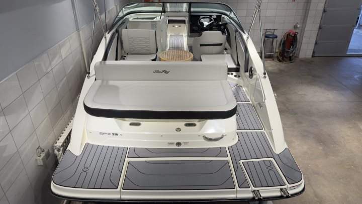 Sea Ray SPX 210 - половен