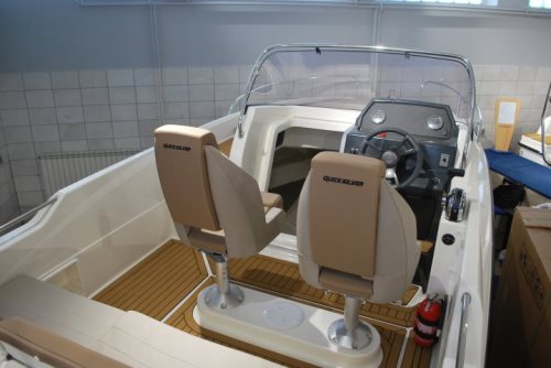 Quicksilver 605 Sundeck