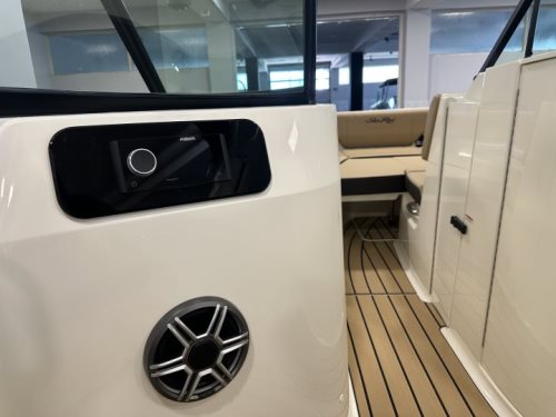 Sea Ray SDX 250 Outboard