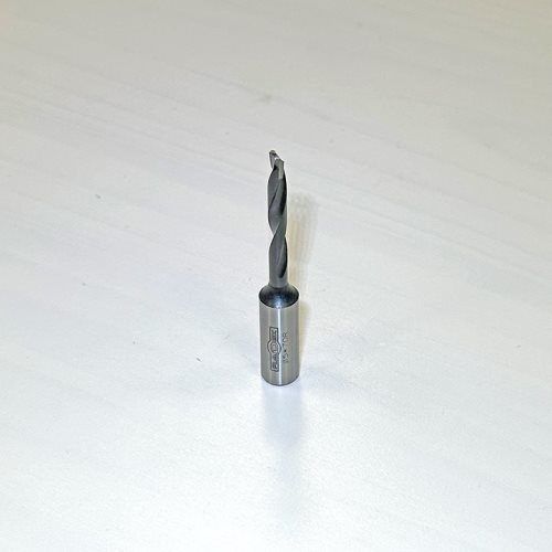 БУРГИЈА ЗА БУШЕЊЕ СЛЕПА СО КАРБИДНИ СЕЧИЛА (5*70 R)