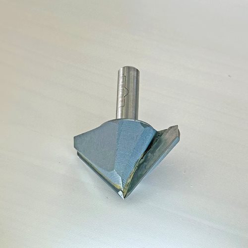 V-GLODALO SA KARBIDNIM SEČIVIMA I UGLOM OD 90° (12*60*30)