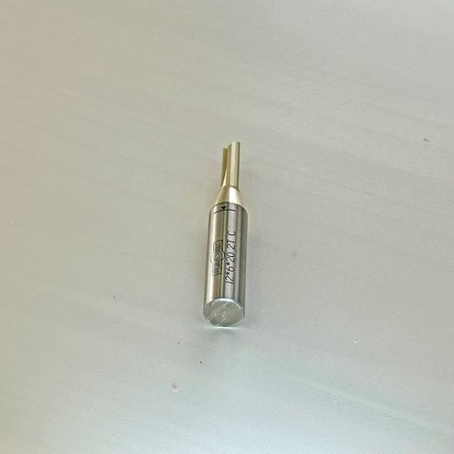 ПРАВО ГЛОДАЛО СО КАРБИДНИ 2 СЕЧИЛА И ЗАШТИТНА ОБЛОГА (12*6*20 2T C)