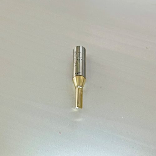 ПРАВО ГЛОДАЛО СО КАРБИДНИ 2 СЕЧИЛА И ЗАШТИТНА ОБЛОГА (12*6*20 2T C)