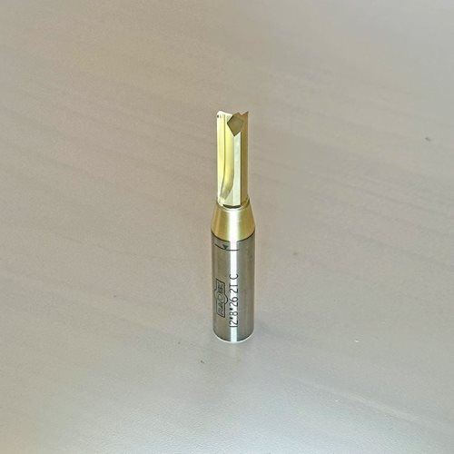 ПРАВО ГЛОДАЛО СО КАРБИДНИ 2 СЕЧИЛА И ЗАШТИТНА ОБЛОГА (12*8*26 2T C)