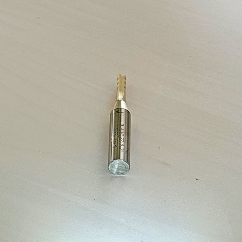 ПРАВО ГЛОДАЛО СО КАРБИДНИ 3 СЕЧИЛА, ПРЕДРЕЗАЧИ И ЗАШТИТНА ОБЛОГА (12*6*22 3T F C)