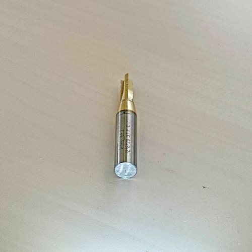 ПРАВО ГЛОДАЛО СО КАРБИДНИ 3 СЕЧИЛА, ПРЕДРЕЗАЧИ И ЗАШТИТНА ОБЛОГА (12*8*20 3T F C)