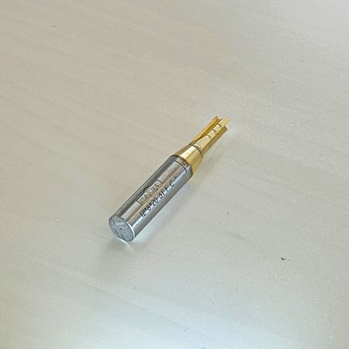 ПРАВО ГЛОДАЛО СО КАРБИДНИ 3 СЕЧИЛА, ПРЕДРЕЗАЧИ И ЗАШТИТНА ОБЛОГА (12*8*20 3T F C)