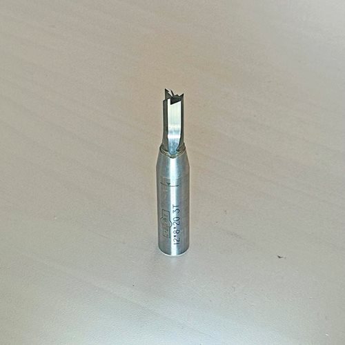 ПРАВО ГЛОДАЛО СО КАРБИДНИ 3 СЕЧИЛА И ПРЕДРЕЗАЧИ (12*8*20 3T)