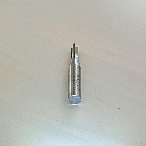 ПРАВО ГЛОДАЛО СО КАРБИДНИ 3 СЕЧИЛА И ПРЕДРЕЗАЧИ (12*8*20 3T)