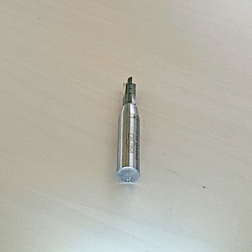 ПРАВО ГЛОДАЛО СО КАРБИДНИ 3 СЕЧИЛА И ПРЕДРЕЗАЧИ (12*8*20 3T F)