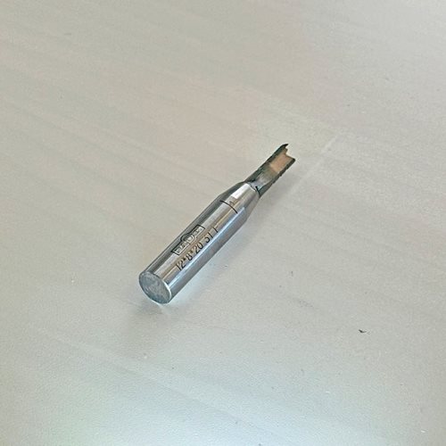 ПРАВО ГЛОДАЛО СО КАРБИДНИ 3 СЕЧИЛА И ПРЕДРЕЗАЧИ (12*8*20 3T F)