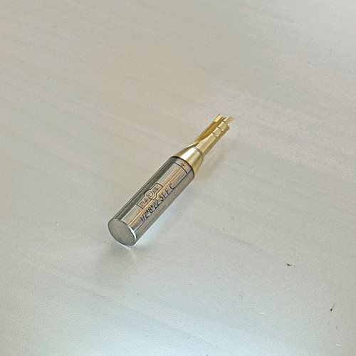 КАРБИДНО ПРАВО ГЛОДАЛО СО ПРЕДРЕЗАЧИ, 3 СЕЧИЛА И ЗАШТИТНА ОБЛОГА (1/2*8*22 3T F C)