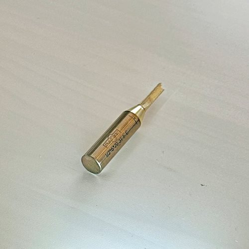 КАРБИДНО ПРАВО ГЛОДАЛО СО ПРЕДРЕЗАЧИ, 3 СЕЧИЛА И ЗАШТИТНА ОБЛОГА (1/2*6*20 3T F C)