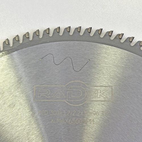 КРУЖНА ПИЛА СО ДИЈАМАНТСКИ СЕЧИЛА ЗА ФОРМАТИЗЕР 300*30*3.2/2.2*96T TP