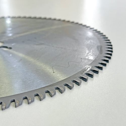 КРУЖНА ПИЛА СО ДИЈАМАНТСКИ СЕЧИЛА ЗА ФОРМАТИЗЕР 300*30*3.2/2.2*96T TP