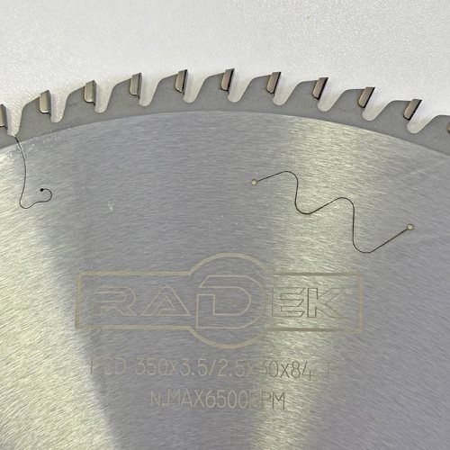 КРУЖНА ПИЛА СО ДИЈАМАНТСКИ СЕЧИЛА ЗА ФОРМАТИЗЕР 350*30*3.5/2.5*84T TP