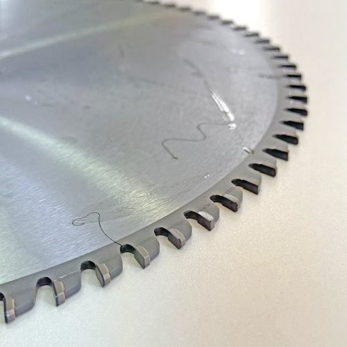 КРУЖНА ПИЛА СО ДИЈАМАНТСКИ СЕЧИЛА ЗА ФОРМАТИЗЕР 350*30*3.5/2.5*84T TP