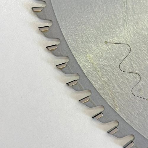 КРУЖНА ПИЛА СО ДИЈАМАНТСКИ СЕЧИЛА ЗА ФОРМАТИЗЕР 350*30*3.5/2.5*84T TP