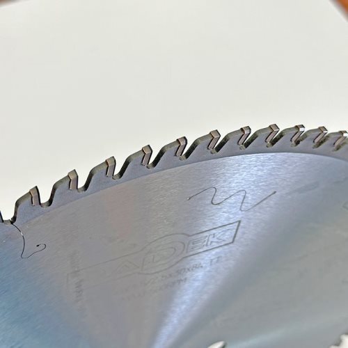 КРУЖНА ПИЛА СО ДИЈАМАНТСКИ СЕЧИЛА ЗА ФОРМАТИЗЕР 350*30*3.5/2.5*84T TP