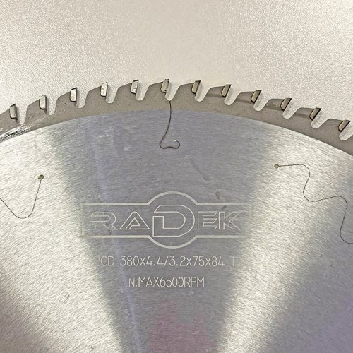 КРУЖНА ПИЛА СО ДИЈАМАНТСКИ СЕЧИЛА ЗА ЦНЦ КРОЈАЧ 380*4.4/3.2*75*84 TT