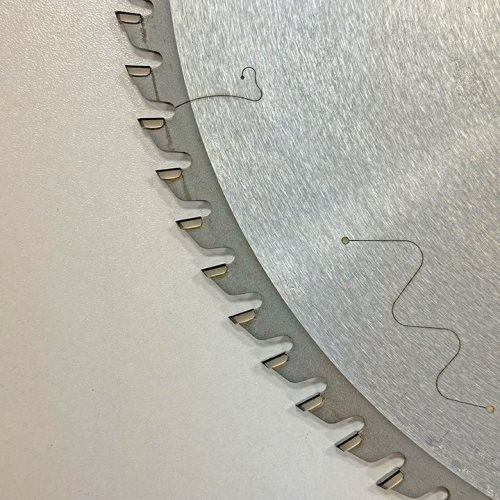 КРУЖНА ПИЛА СО ДИЈАМАНТСКИ СЕЧИЛА ЗА ЦНЦ КРОЈАЧ 380*4.4/3.2*75*84 TT