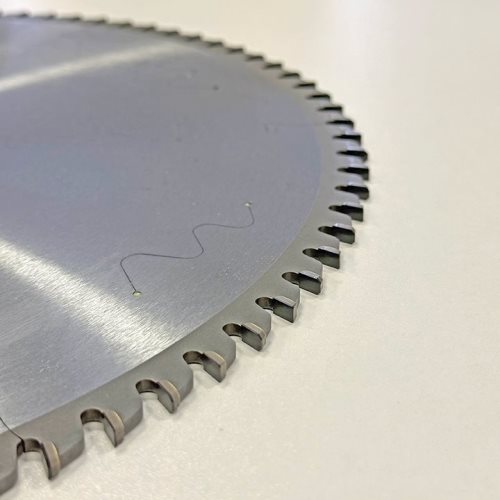 КРУЖНА ПИЛА СО ДИЈАМАНТСКИ СЕЧИЛА ЗА ЦНЦ КРОЈАЧ 380*4.4/3.2*75*84 TT