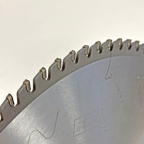 КРУЖНА ПИЛА СО ДИЈАМАНТСКИ СЕЧИЛА ЗА ЦНЦ КРОЈАЧ 380*4.4/3.2*75*84 TT